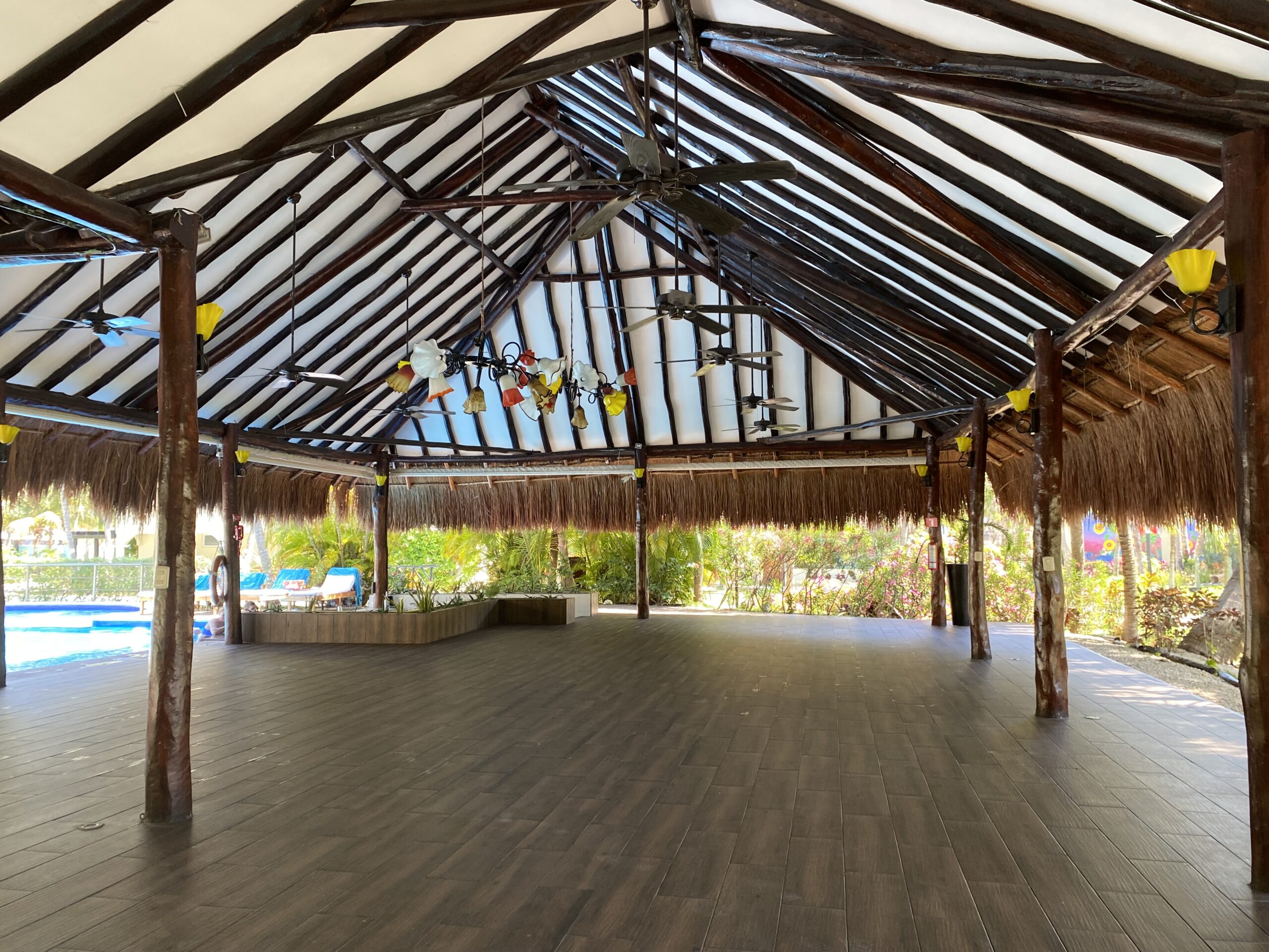Tucanes Bar — El Dorado Royale