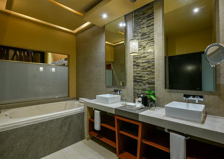 Oceanfront One-Bedroom Suite bathroom — Generations Riviera Maya