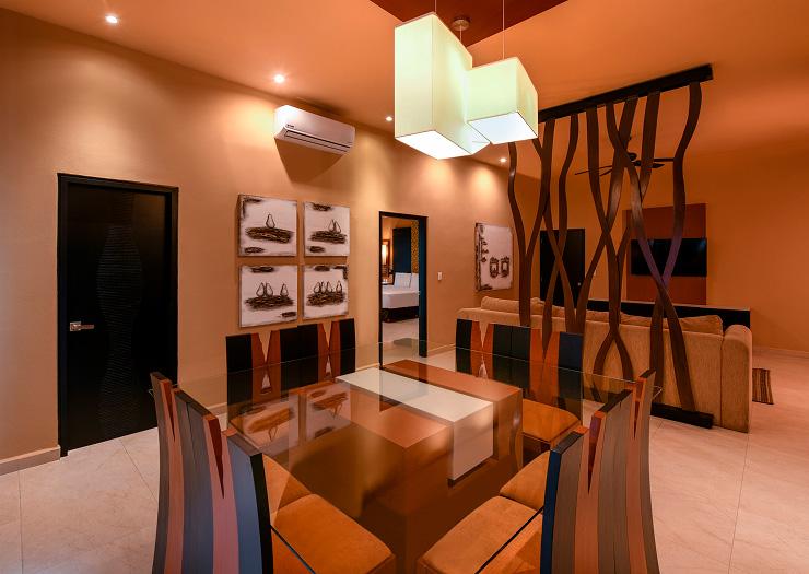 Oceanfront Presidential Pool Swim-Up Suite dining area — Generations Riviera Maya