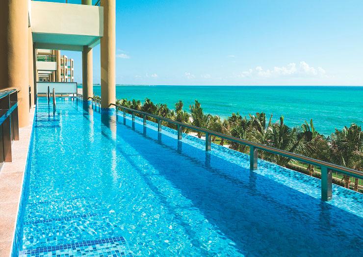 Oceanfront Two-Bedroom Swim-Up Suite pool access — Generations Riviera Maya