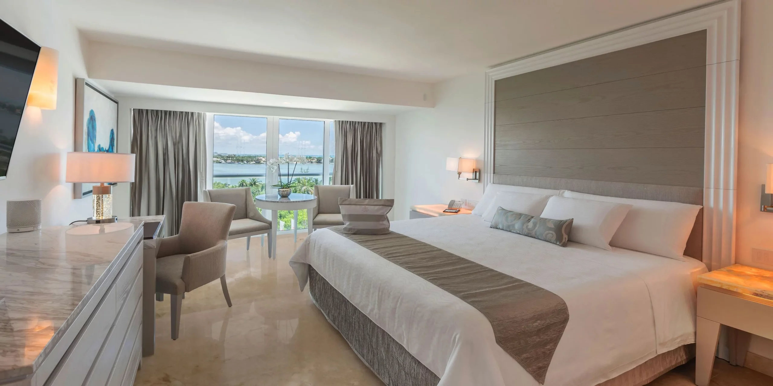 Royale Deluxe Lagoon View — Le Blanc Cancun