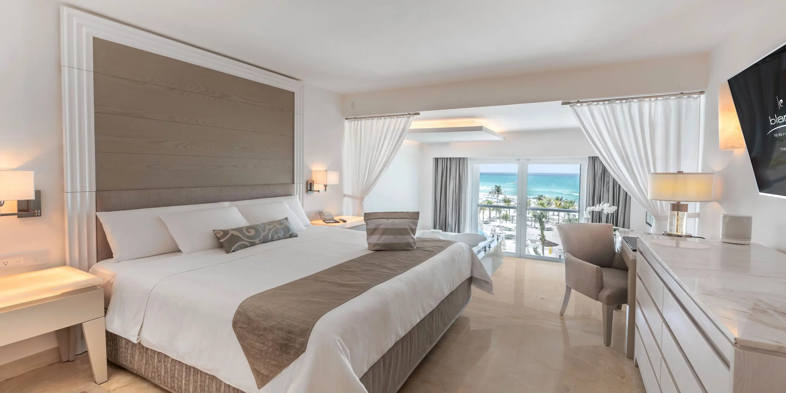 Royale Honeymoon Suite Ocean Front — Le Blanc Cancun