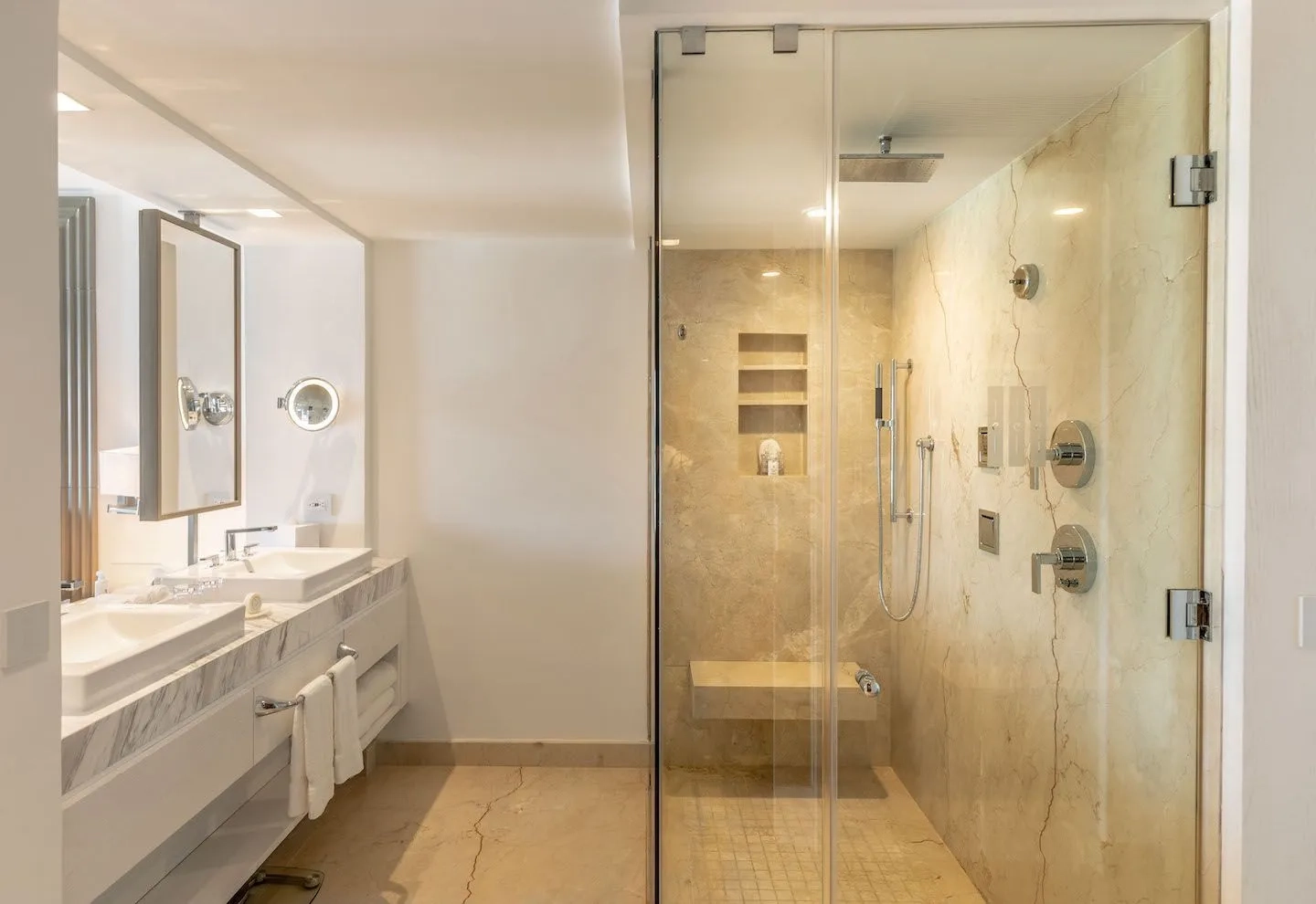 Royale Presidential Suite Two Bedrooms Bathroom — Le Blanc Cancun