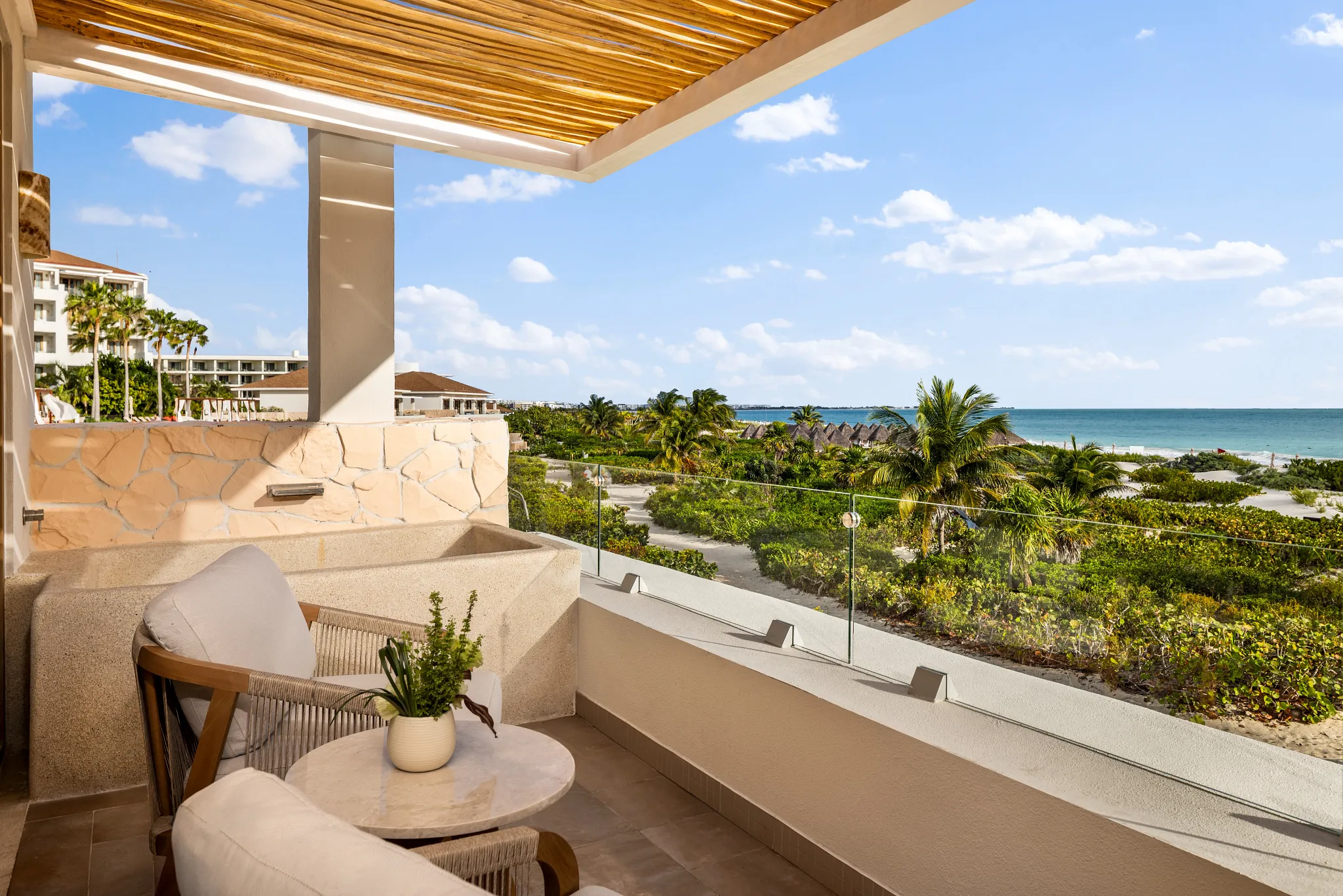 Preferred Club Master Suite Ocean Front terrace — Secrets Playa Mujeres