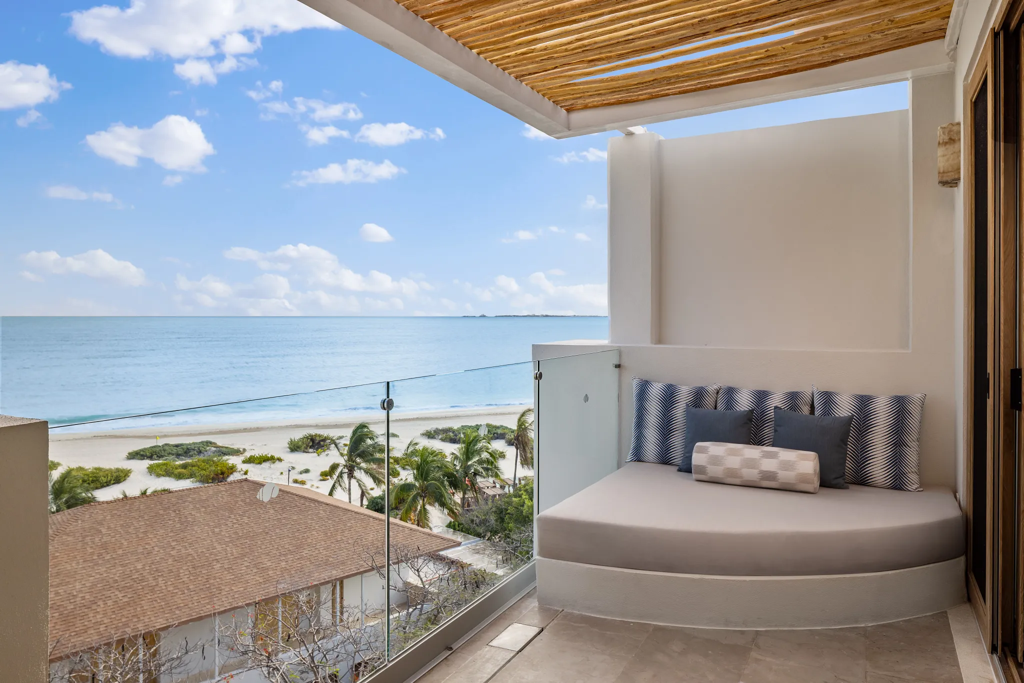 Preferred Club Master Suite Ocean View terrace — Secrets Playa Mujeres