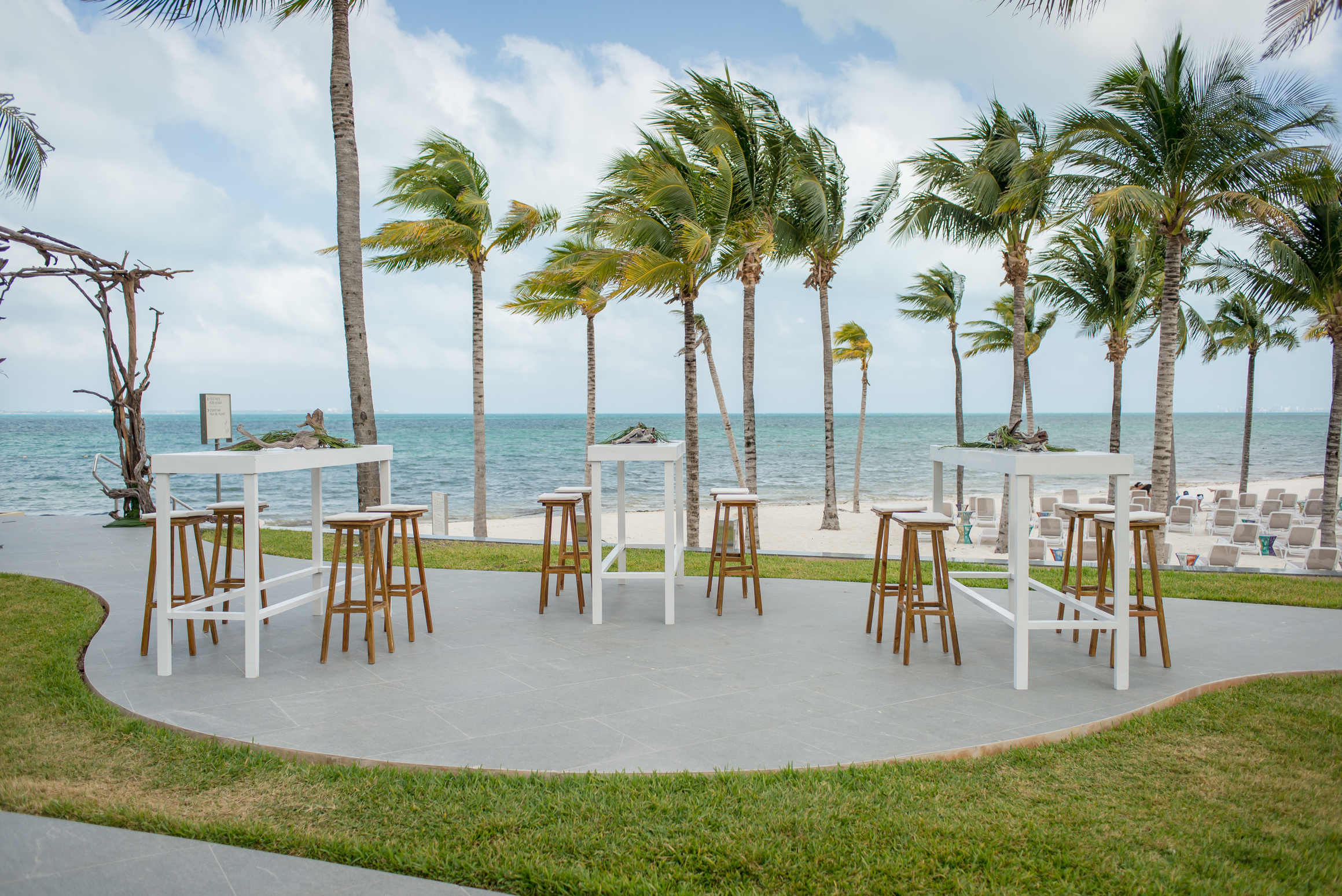 Elite Terrace cocktail area — Garza Blanca Cancun