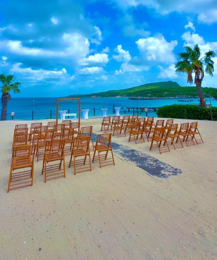Beach Area (Solarium) — Dreams Curaçao