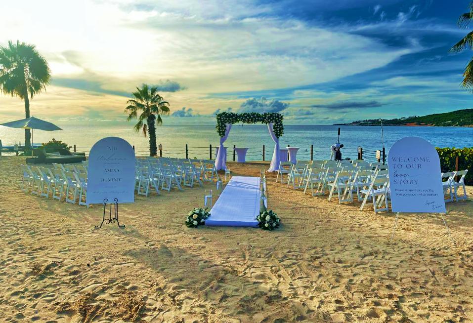 Beach Area (Solarium) — Dreams Curaçao
