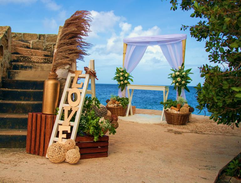 Il Mare Sunset Rock — Dreams Curaçao