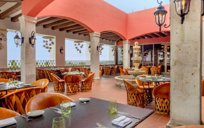 Royalton-Splash-Riviera-Cancun-Agave-Patio-scaled