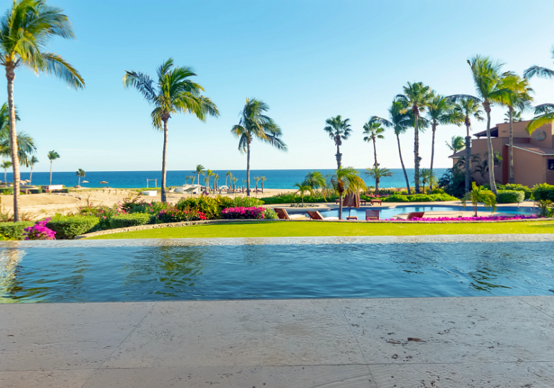 ZOCDM-PRES-2BED-OV-PlungePool-RSRT