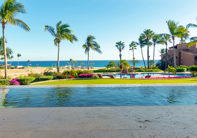 ZOCDM-PRES-2BED-OV-PlungePool-RSRT